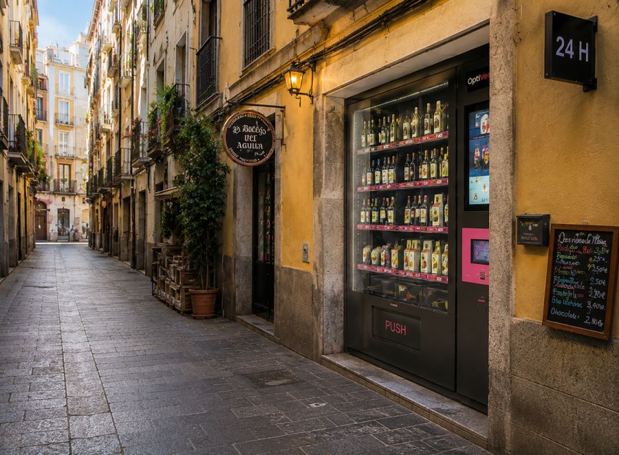 Nie masz miejsca pod automat na zewnątrz? Zobacz, jak niewielki lokal, kiosk lub wnęka mogą stać się sklepem samoobsługowym z automatami 24/7.